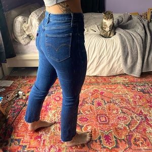 levi’s 724 high rise straight stretchy jeans